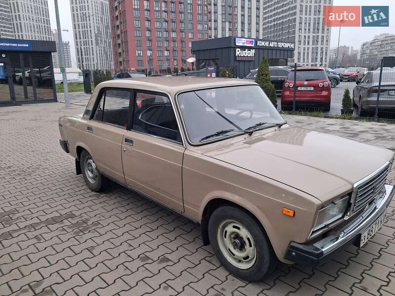 Седан ВАЗ / Lada 2107 1986 в Киеве