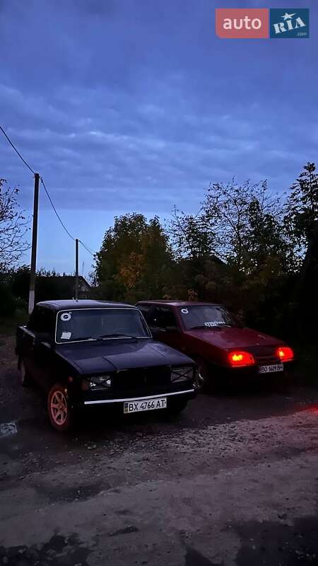 Седан ВАЗ / Lada 2107 2004 в Каменец-Подольском фото 2 Седан ВАЗ / Lada 2107 2004 в Каменец-Подольском