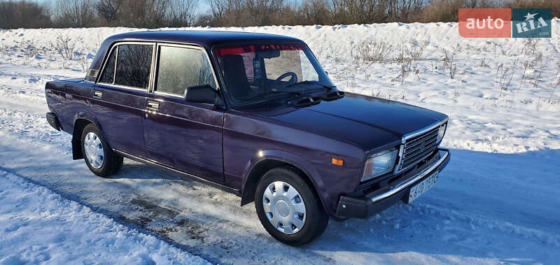 Седан ВАЗ / Lada 2107 2002 в Самборе