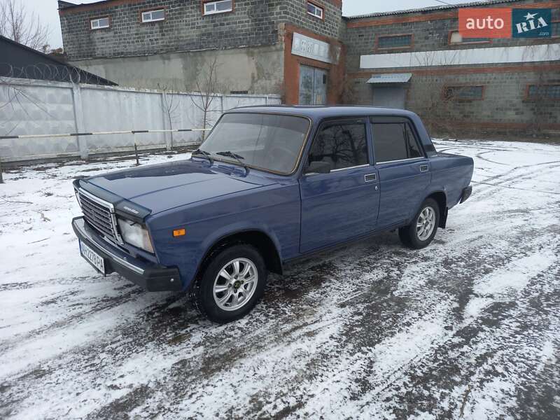 Седан ВАЗ / Lada 2107 2005 в Славянске