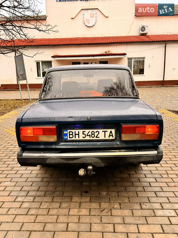 Седан ВАЗ / Lada 2107 2002 в Рени