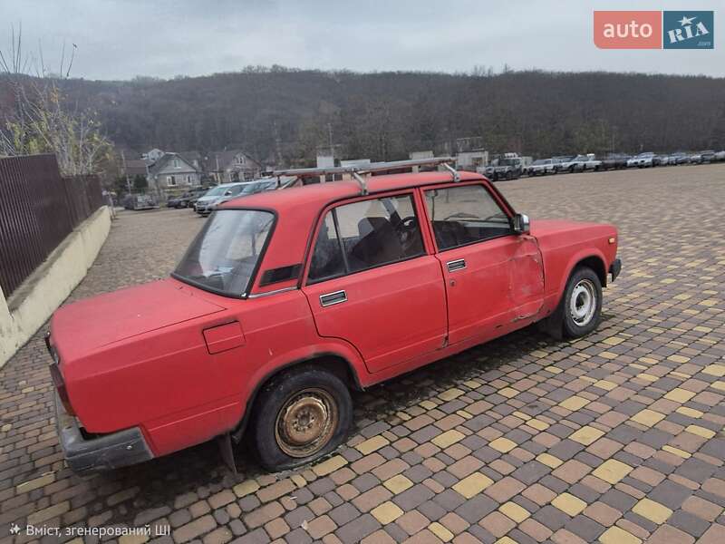 Седан ВАЗ / Lada 2107 1995 в Обухове
