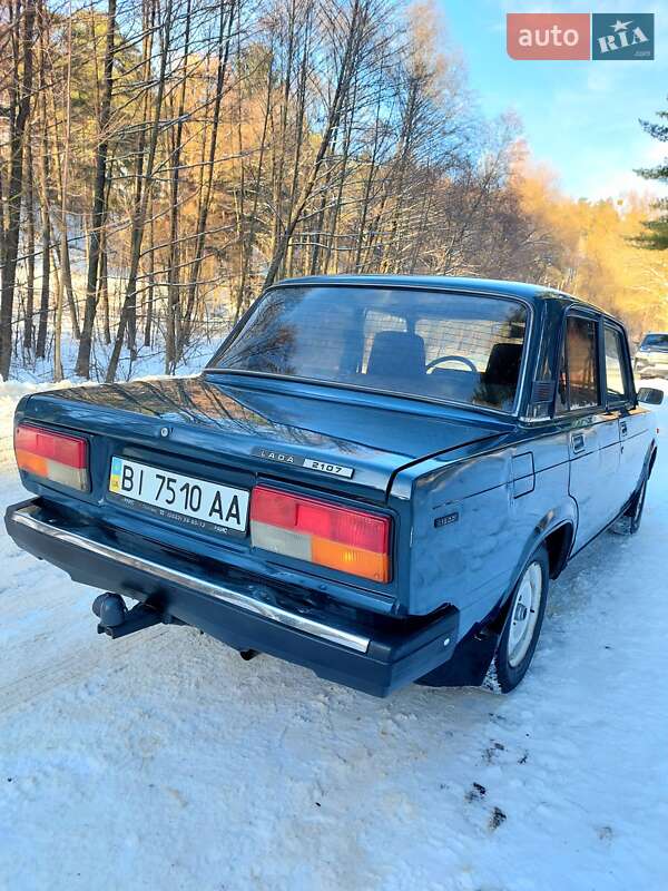 Седан ВАЗ / Lada 2107 2005 в Тростянце