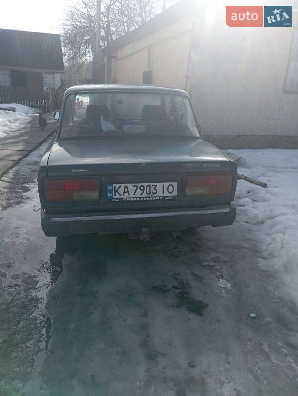 Седан ВАЗ / Lada 2107 1999 в Вышгороде