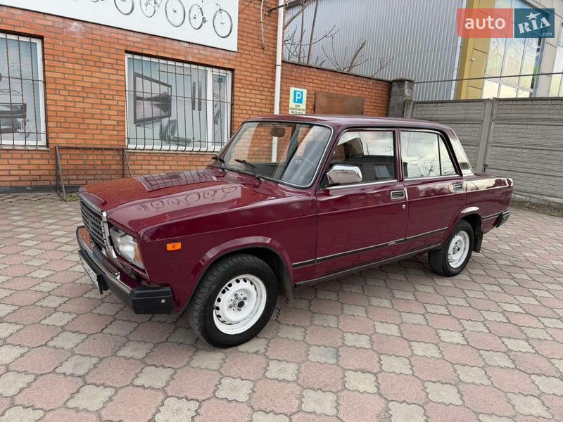 Седан ВАЗ / Lada 2107 2005 в Апостолово