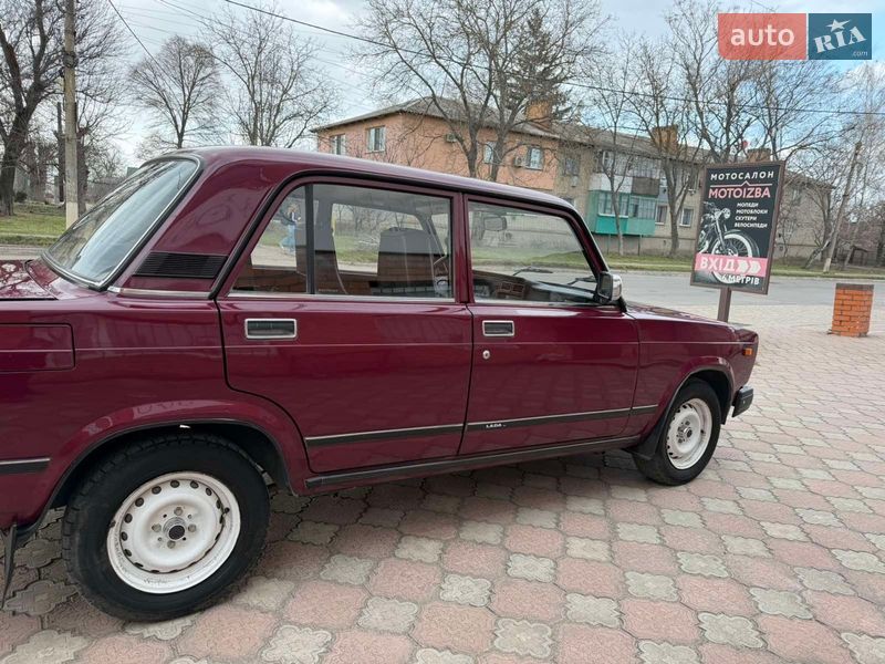Седан ВАЗ / Lada 2107 2005 в Апостолово