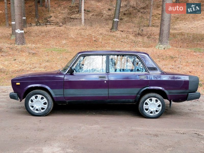 Седан ВАЗ / Lada 2107 2001 в Тростянце