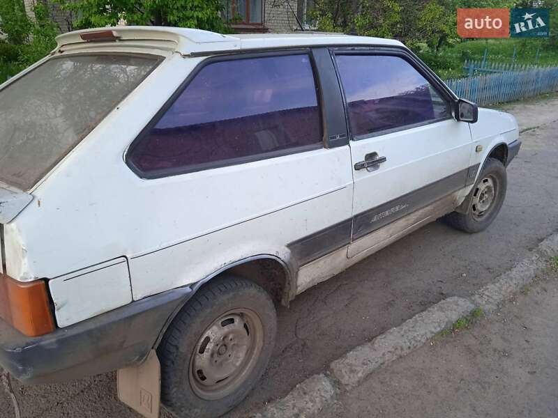 Хэтчбек ВАЗ / Lada 2108 1990 в Врадиевке