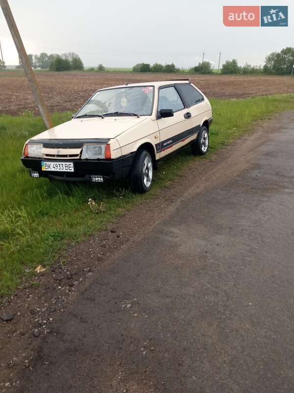 Хэтчбек ВАЗ / Lada 2108 1990 в Ровно