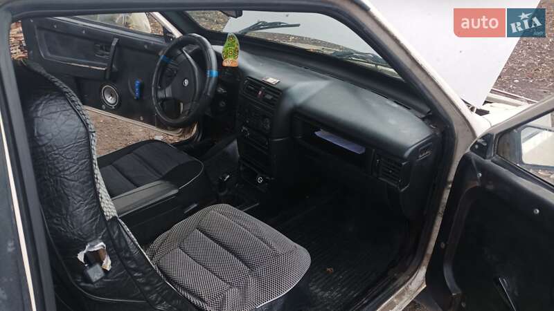 Хэтчбек ВАЗ / Lada 2108 1986 в Катеринополе фото 5 Хэтчбек ВАЗ / Lada 2108 1986 в Катеринополе