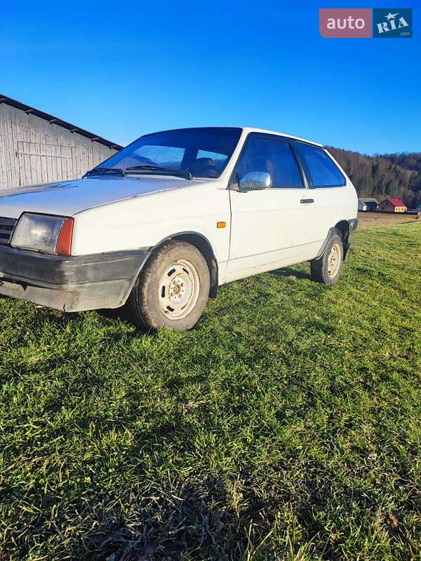 Хэтчбек ВАЗ / Lada 2108 1991 в Черновцах