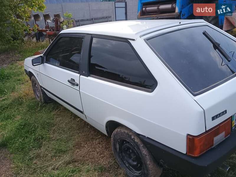 Хэтчбек ВАЗ 2108 1992 в 