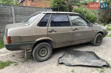 Хэтчбек ВАЗ 2108 2002 в 