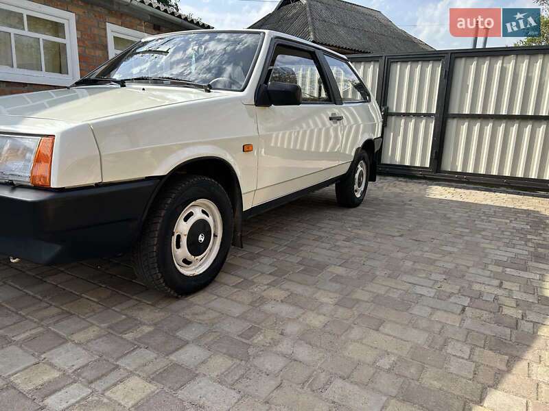 Хетчбек ВАЗ / Lada 2108 1991 в Ромнах