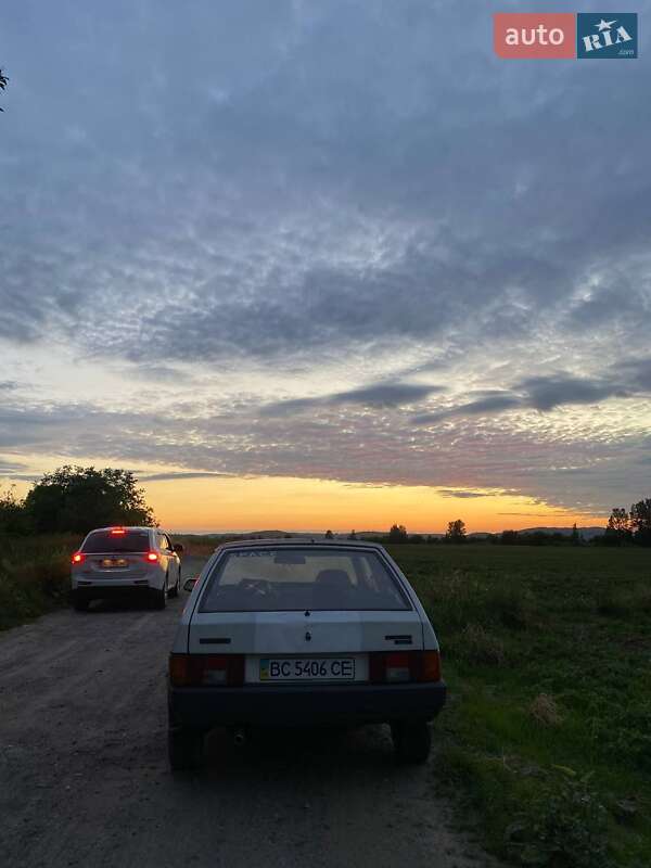Хетчбек ВАЗ / Lada 2108 1987 в Львові фото 4 Хетчбек ВАЗ / Lada 2108 1987 в Львові