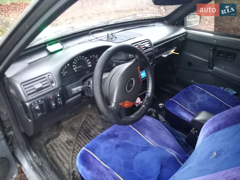 Хэтчбек ВАЗ / Lada 2108 1991 в Киеве фото 3 Хэтчбек ВАЗ / Lada 2108 1991 в Киеве