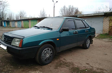Седан ВАЗ / Lada 21099 2001 в Кривом Роге