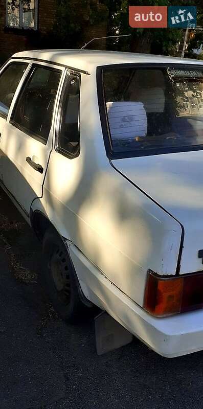 Седан ВАЗ / Lada 21099 1993 в Киеве