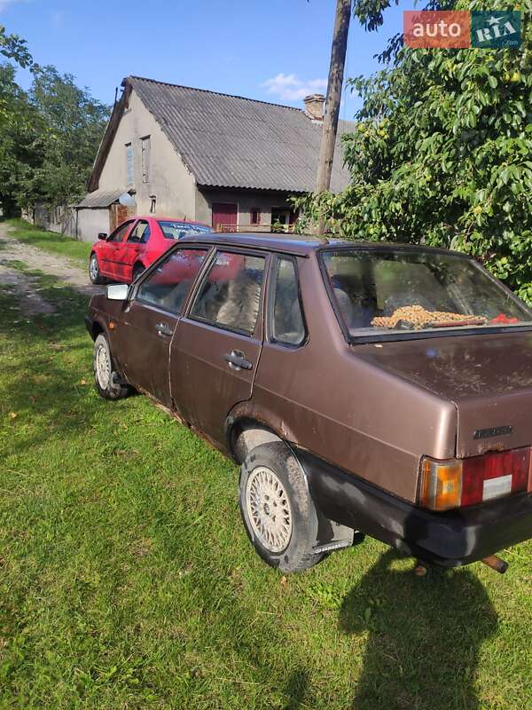 Седан ВАЗ / Lada 21099 1993 в Золочеве
