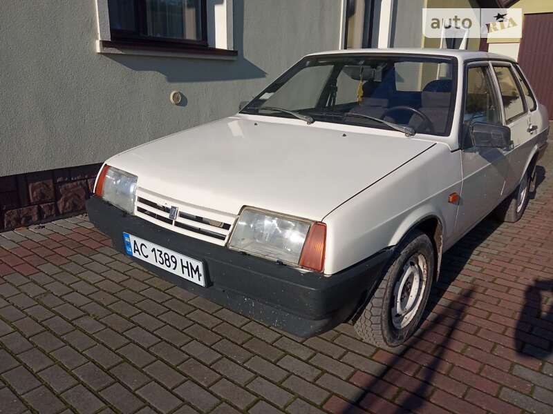 Седан ВАЗ / Lada 21099 1997 в Нововолынске
