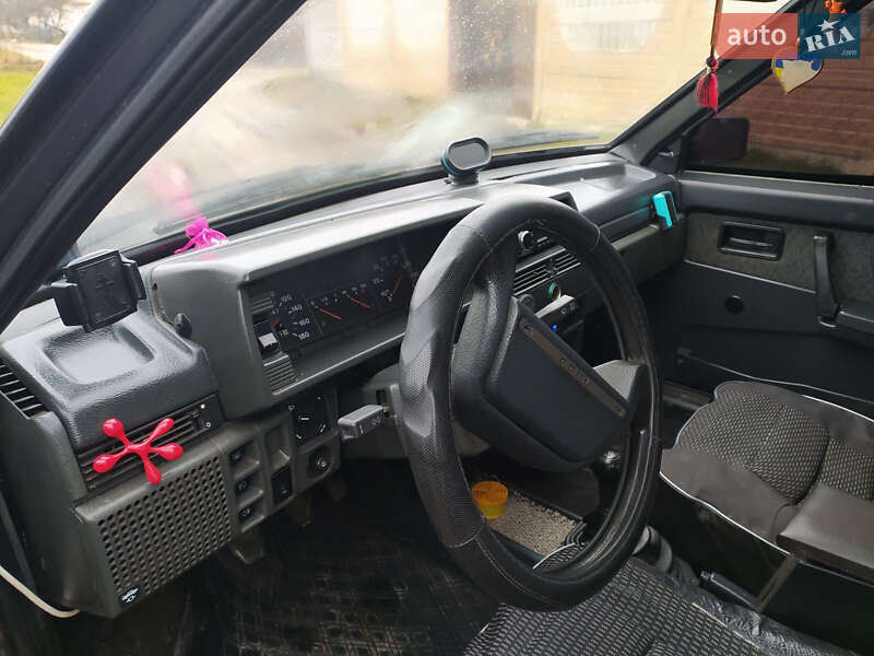 Седан ВАЗ / Lada 21099 2005 в Остроге