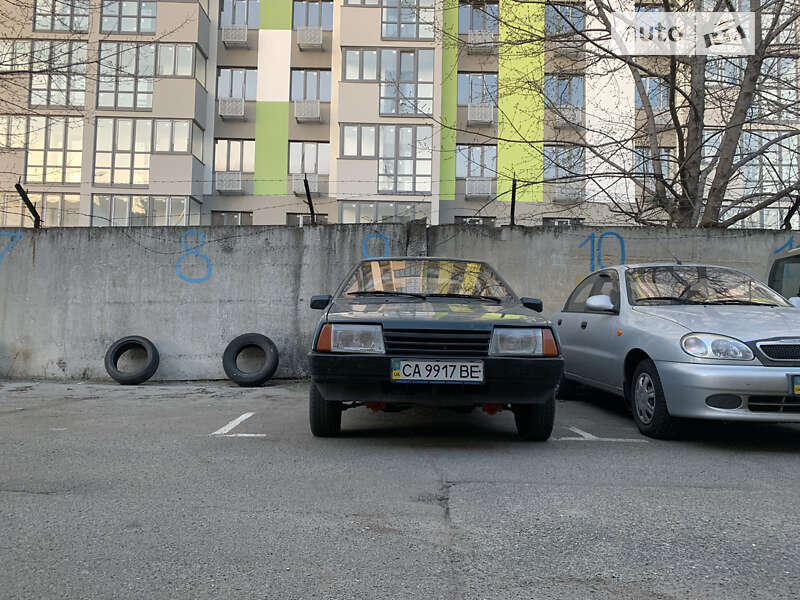 Седан ВАЗ / Lada 21099 2004 в Киеве