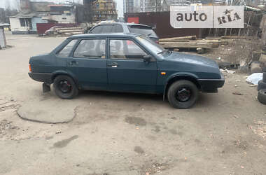 Седан ВАЗ / Lada 21099 2004 в Киеве