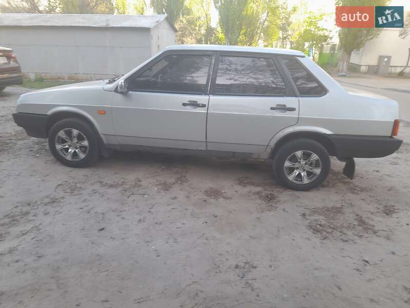 Седан ВАЗ / Lada 21099 2001 в Кременчуге