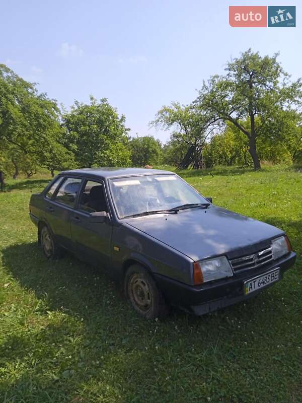 Седан ВАЗ / Lada 21099 2001 в Косове