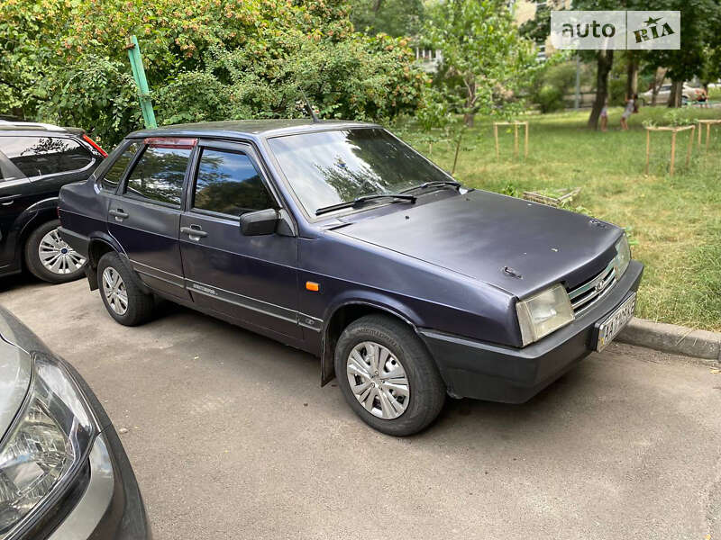 Седан ВАЗ / Lada 21099 2002 в Киеве