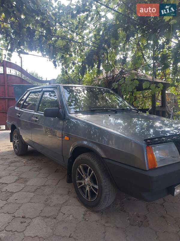 Седан ВАЗ / Lada 21099 2009 в Снигиревке