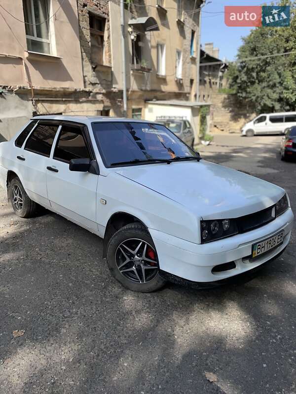 Седан ВАЗ / Lada 21099 2000 в Одессе