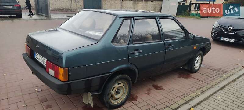 Седан ВАЗ / Lada 21099 2004 в Луцке