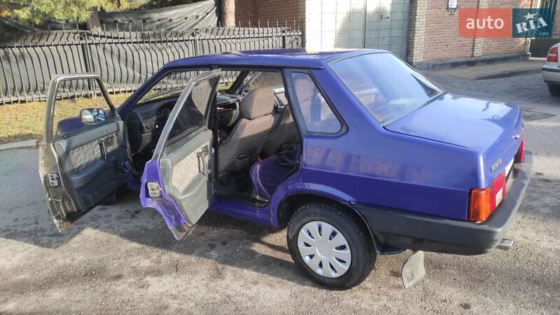 Седан ВАЗ / Lada 21099 2003 в Луцьку