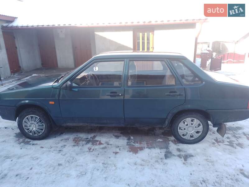Седан ВАЗ 21099 2004 в 