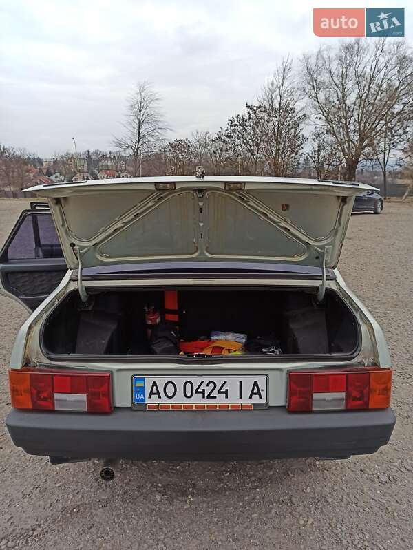 Седан ВАЗ / Lada 21099 2001 в Ужгороде