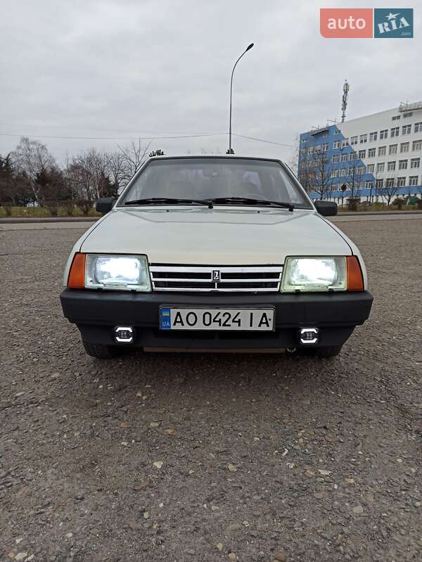 Седан ВАЗ / Lada 21099 2001 в Ужгороде