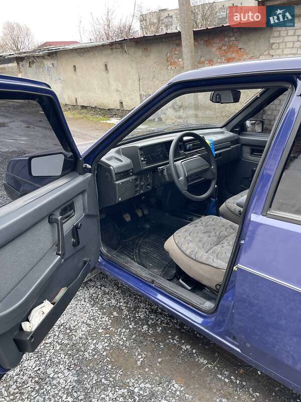 Седан ВАЗ / Lada 21099 2004 в Звягелі