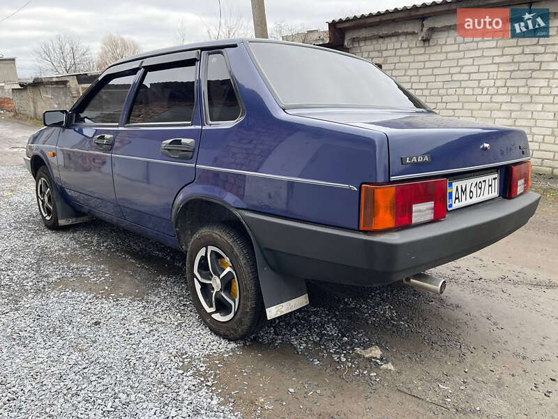 Седан ВАЗ / Lada 21099 2004 в Звягелі