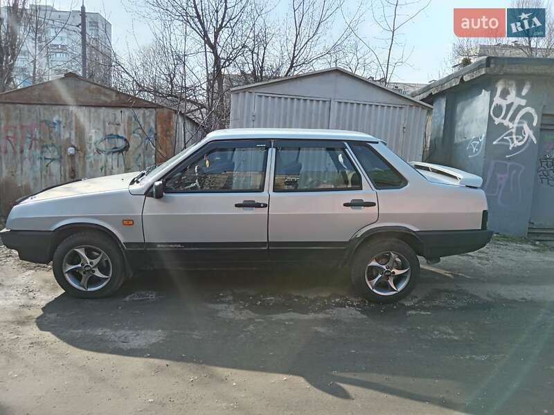 Седан ВАЗ / Lada 21099 2004 в Киеве