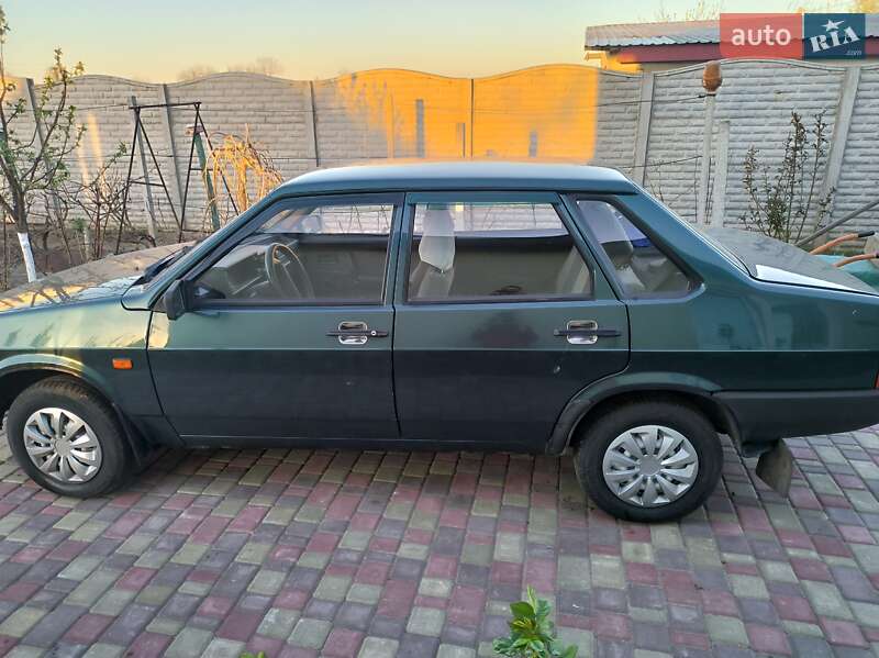 Седан ВАЗ / Lada 21099 2004 в Днепре