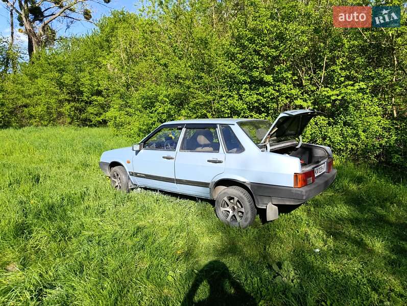 Седан ВАЗ / Lada 21099 2004 в Черновцах
