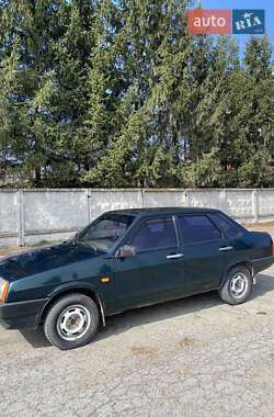 Седан ВАЗ 21099 2002 в Скалаті