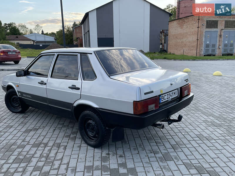 Седан ВАЗ / Lada 21099 2002 в Бориславі