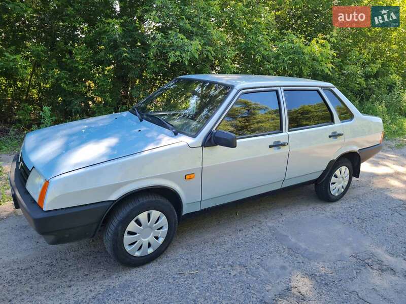 Седан ВАЗ / Lada 21099 2004 в Миргороде
