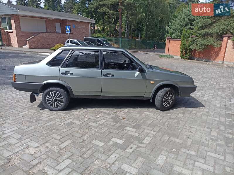 Седан ВАЗ / Lada 21099 1993 в Львове