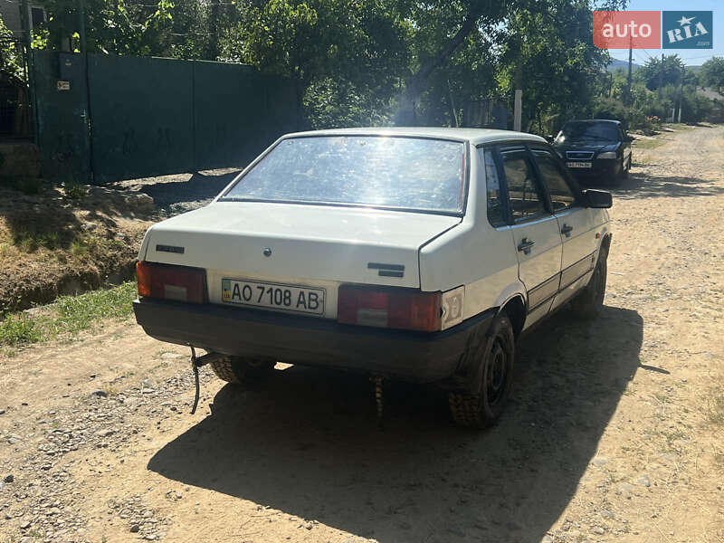 Седан ВАЗ / Lada 21099 1998 в Ужгороде