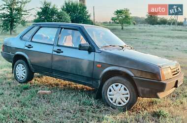 Седан ВАЗ 21099 2001 в Ромнах