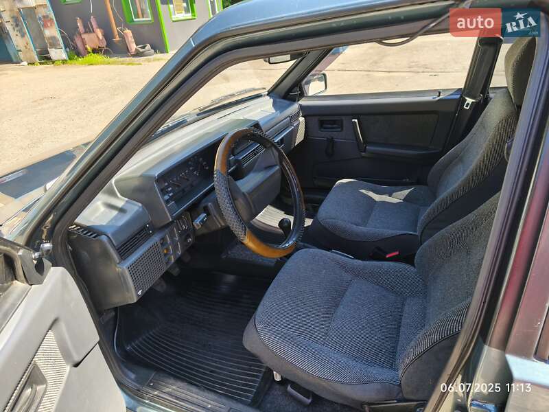 Седан ВАЗ / Lada 21099 2001 в Киеве