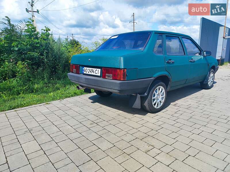 Седан ВАЗ / Lada 21099 2004 в Славуте